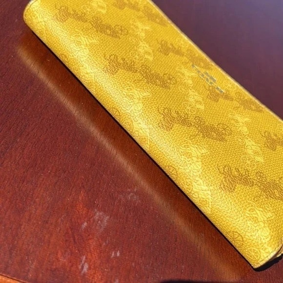 NWT $223 Coach horse and carriage accordion zip wallet - Picture 7 of 14